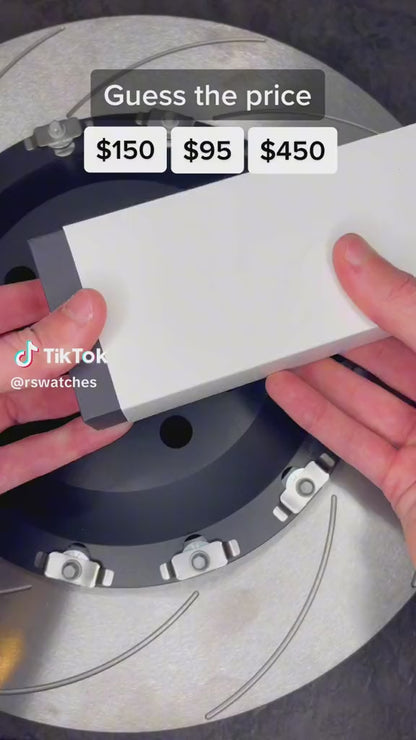 The Watch That Makes a Difference: Tire Design and Genuine Leather for Men. 🏍️🚗